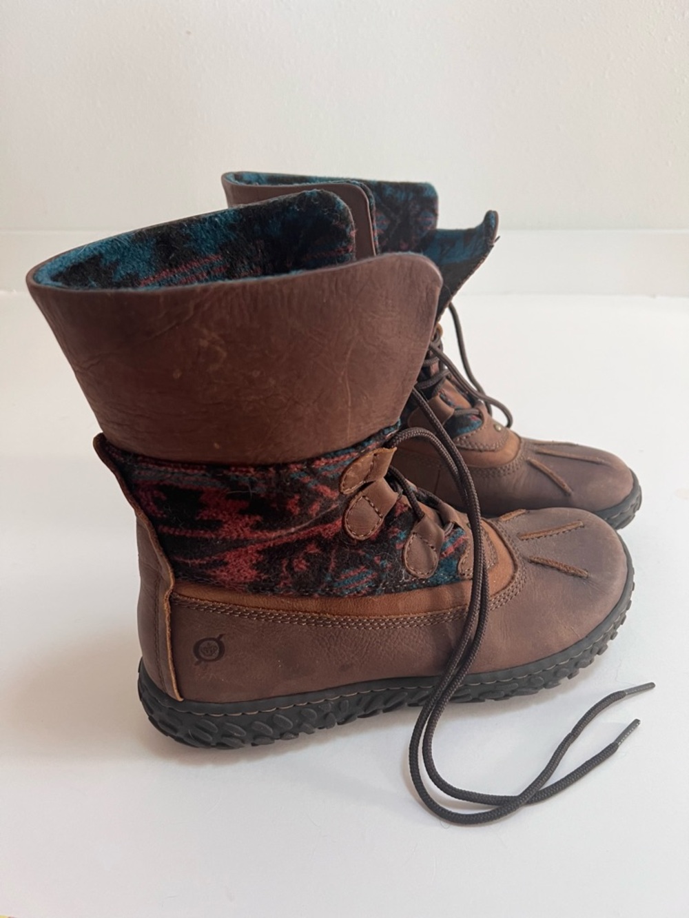 Born Winter Boots - Picture 8 of 16